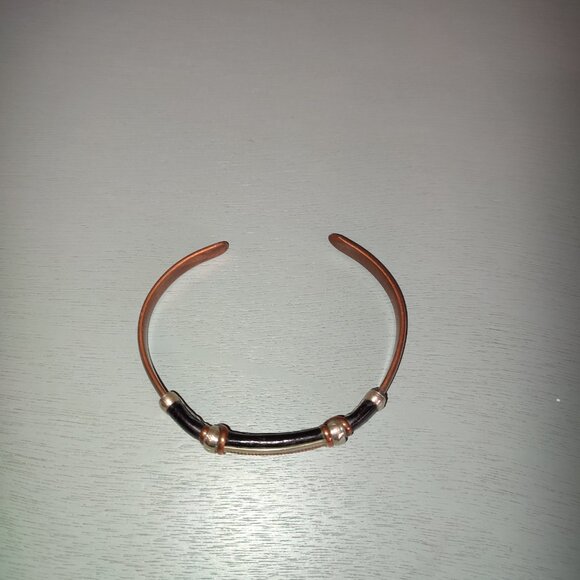 Academia Vintage Copper and Leather Bracelet Cuff Style Metal Adjustable Size - Picture 2 of 5